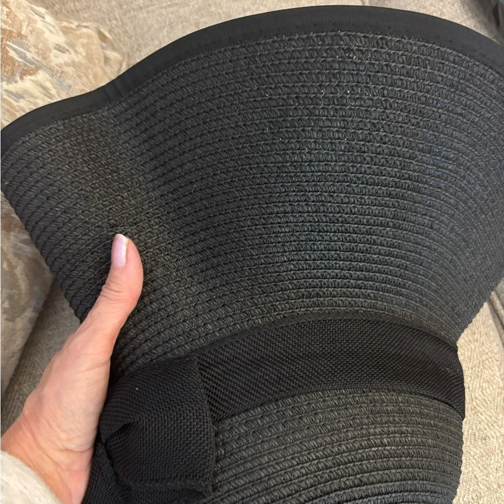 Foldable Black Wide-Brimmed Straw Hat Beach or Dress New